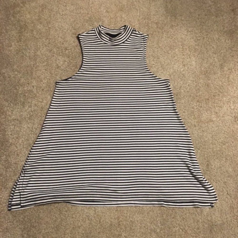 Women's Mossimo Sleeveless Top-Size S--Black/White